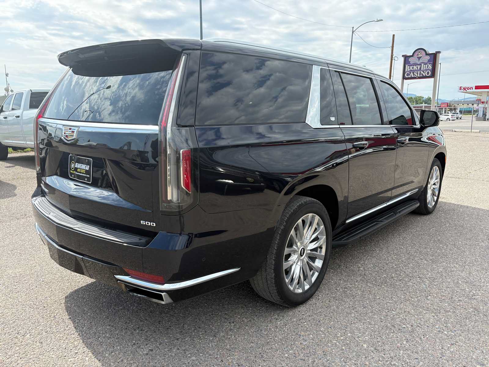 Used 2021 Cadillac Escalade ESV Premium Luxury w/ Driver Assist Tech Package AWD/4WD image 3