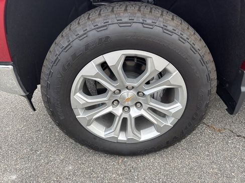 Used 2025 Chevrolet Silverado 1500 LTZ w/ LTZ Premium Package image 9