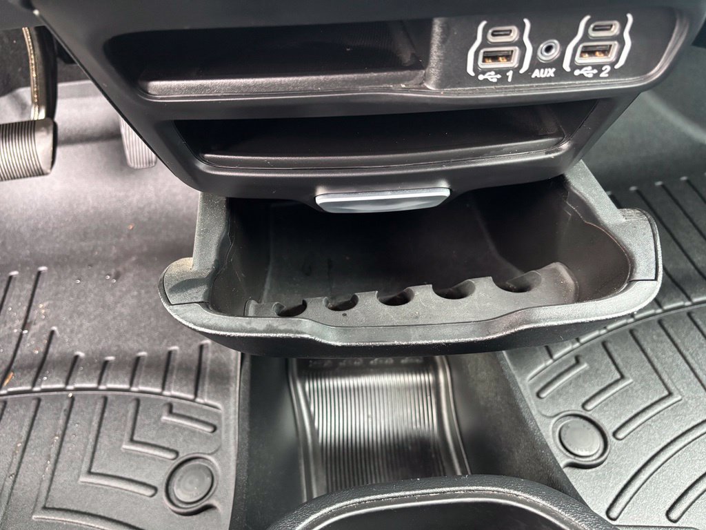 Used 2025 Chrysler Pacifica Select FWD image 40