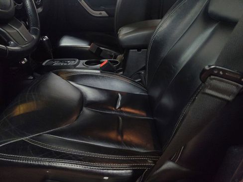 Used 2014 Jeep Wrangler Unlimited Rubicon w/ Dual Top Group image 17