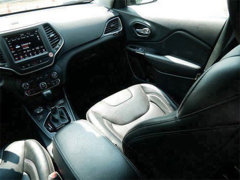 Used 2023 Jeep Cherokee Altitude Lux image 12