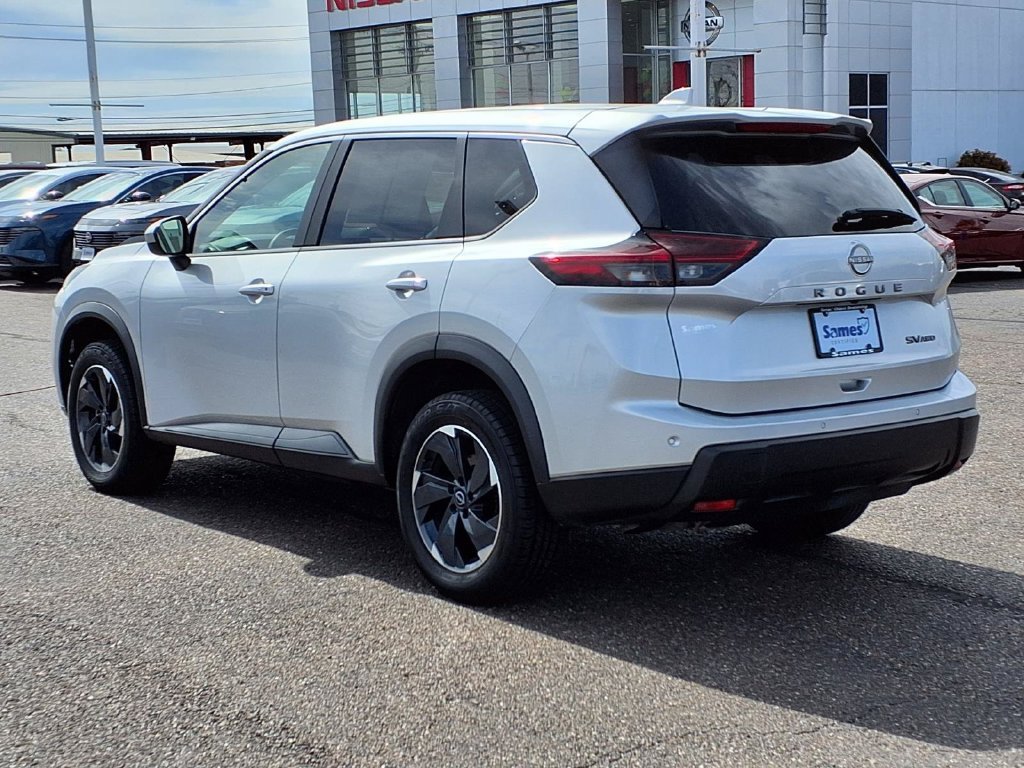 Used 2024 Nissan Rogue SV AWD/4WD image 6