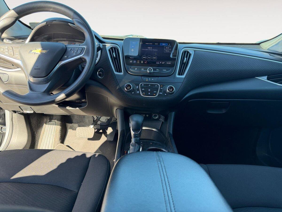 Used 2024 Chevrolet Malibu LT FWD image 11
