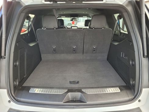 Used 2023 Chevrolet Suburban Premier image 29