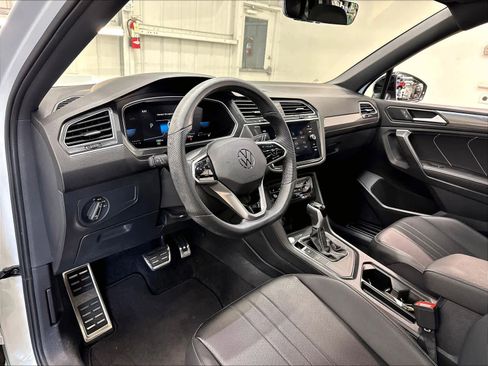 Used 2024 Volkswagen Tiguan SE R-Line FWD image 20