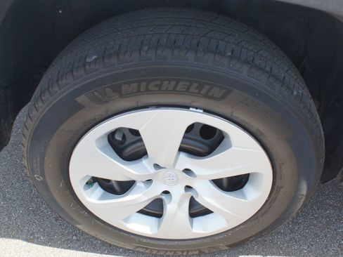 Used 2024 Toyota RAV4 LE AWD/4WD image 24