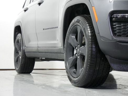 New 2025 Jeep Grand Cherokee Limited w/ Black Appearance Package image 8