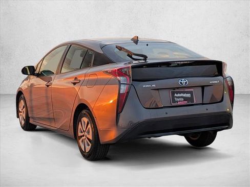 Certified 2018 Toyota Prius Three image 7