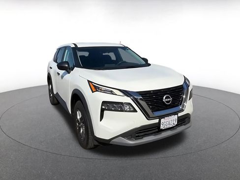 Used 2023 Nissan Rogue S FWD image 3