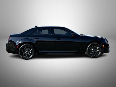 Used 2022 Chrysler 300 Touring L w/ Comfort Group AWD/4WD image 4