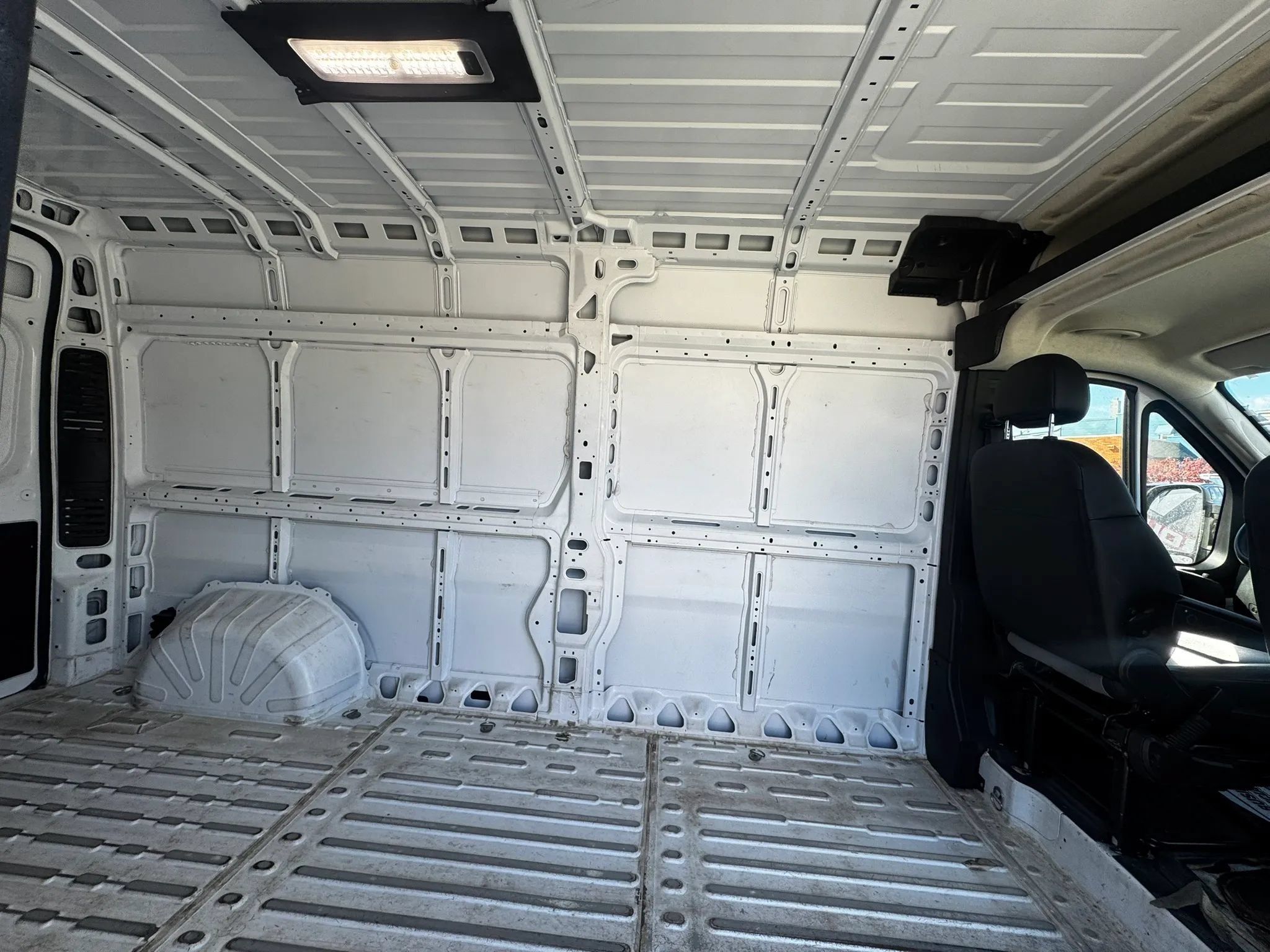 Used 2025 RAM ProMaster 2500 w/ Convenience Group FWD image 21