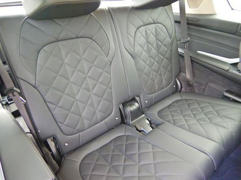 Used 2026 BMW X7 xDrive40i w/ Premium Package AWD/4WD image 20