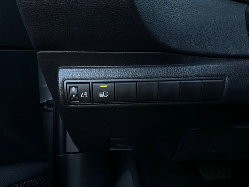 Used 2025 Toyota Corolla LE image 20