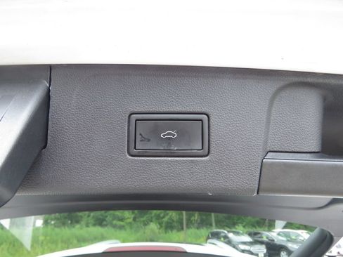 Used 2023 Volkswagen Atlas SEL AWD/4WD image 19