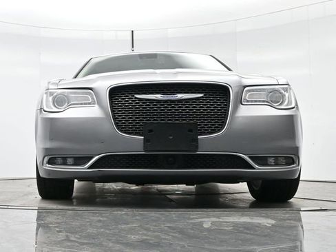 Used 2018 Chrysler 300 Limited w/ Safetytec Plus Group image 28