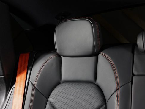 Used 2022 Porsche Macan GTS w/ Premium Package Plus image 44