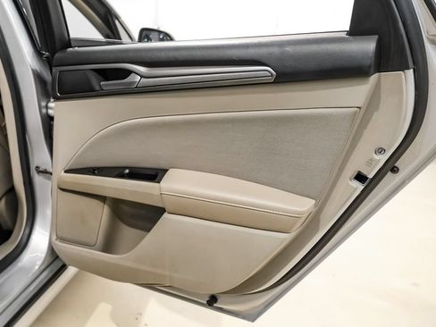 Used 2017 Ford Fusion SE FWD image 43
