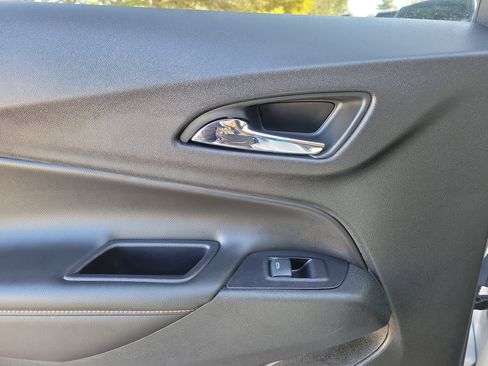 Used 2019 Chevrolet Equinox Premier image 12