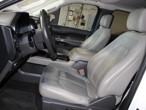 Used 2018 Ford Expedition Limited w/ Driver Assistance Package RWD image 29
