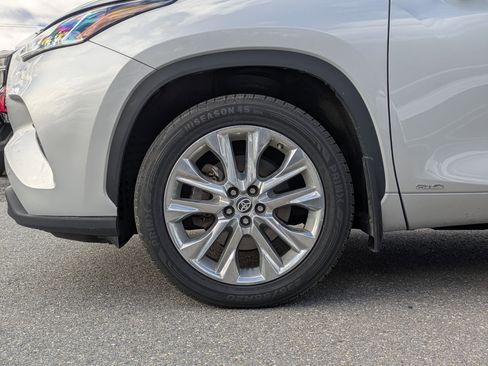 Used 2023 Toyota Highlander Limited image 8