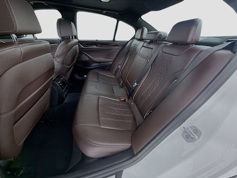 Used 2021 BMW M550i xDrive w/ Dynamic Handling Package image 27