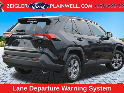 Used 2023 Toyota RAV4 LE AWD/4WD image 5