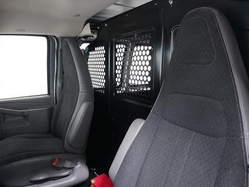 Used 2018 Chevrolet Express 2500 w/ Driver Convenience Package image 8