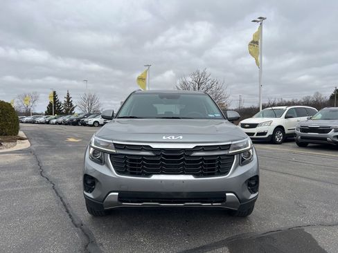 Used 2025 Kia Seltos S image 2