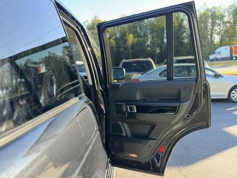 Used 2011 Land Rover Range Rover HSE image 15