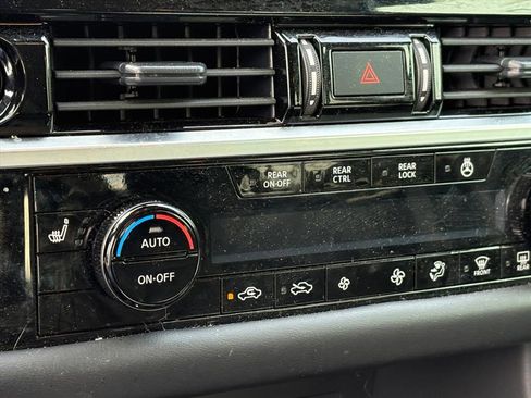 Used 2025 Nissan Pathfinder SL image 12