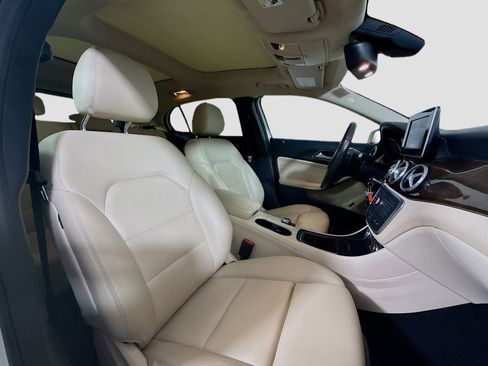 Used 2017 Mercedes-Benz GLA 250 4MATIC w/ Premium Package image 28