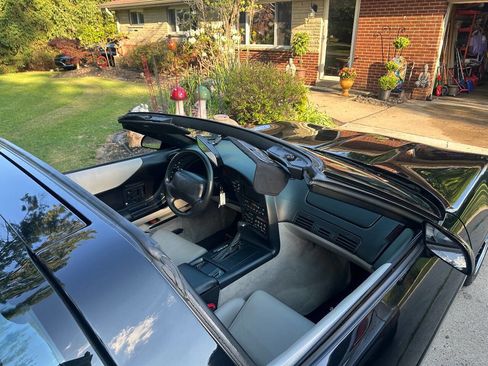 Used 1995 Chevrolet Corvette Coupe RWD image 8
