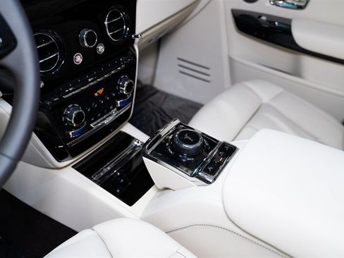 Used 2026 Rolls-Royce Phantom Sedan RWD image 29