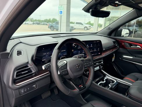 New 2026 Chevrolet Traverse RS w/ LPO, Floor Liner Package FWD image 16