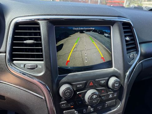 Used 2018 Jeep Grand Cherokee Limited image 19