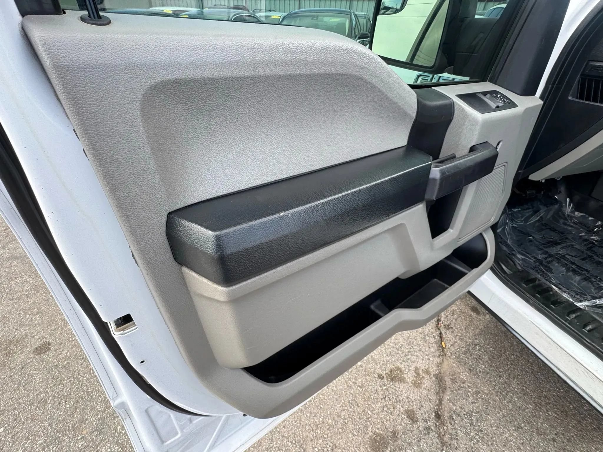 Used 2017 Ford F150 XL w/ Equipment Group 101A Mid AWD/4WD image 25