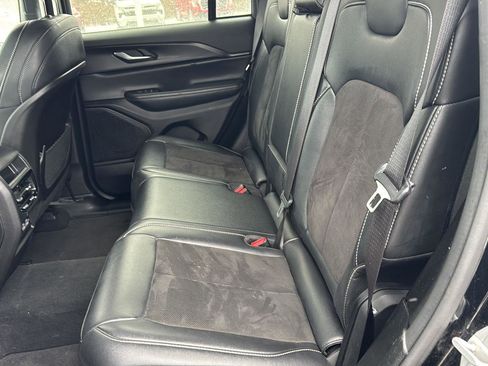 Used 2023 Jeep Grand Cherokee Altitude image 10