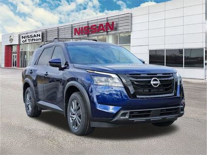 New 2025 Nissan Pathfinder SV w/ Black Appearance Package