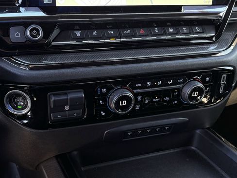 Used 2024 Chevrolet Silverado 2500 ZR2 image 18