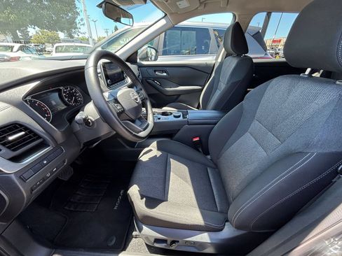 Used 2025 Nissan Rogue SV FWD image 29