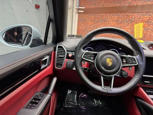 Used 2022 Porsche Cayenne Platinum Edition image 14