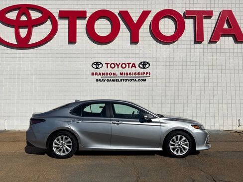Used 2024 Toyota Camry LE image 4
