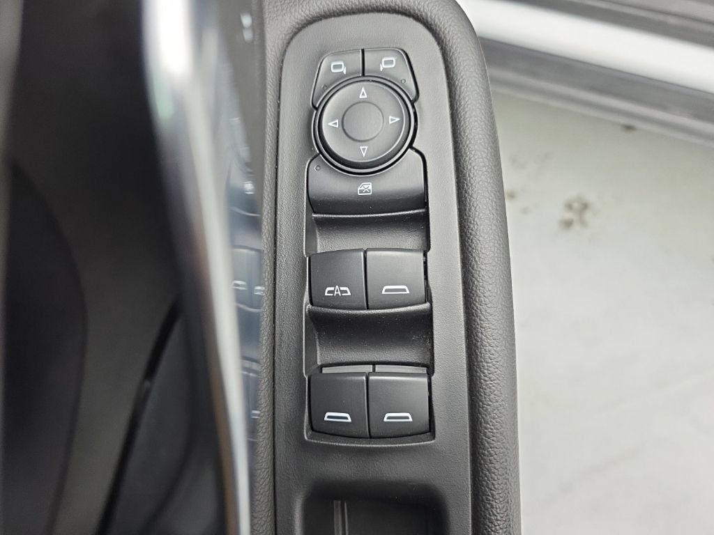 Used 2023 GMC Terrain SLT AWD/4WD image 21