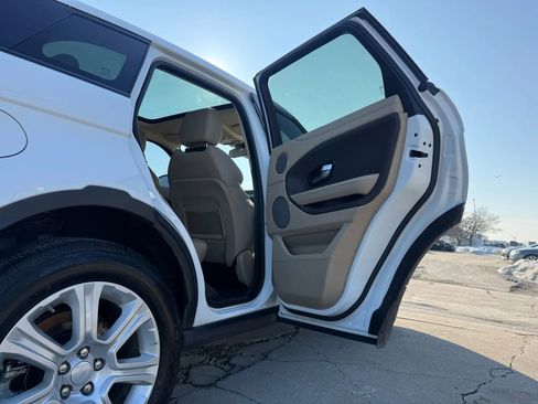 Used 2019 Land Rover Range Rover Evoque SE Premium image 22