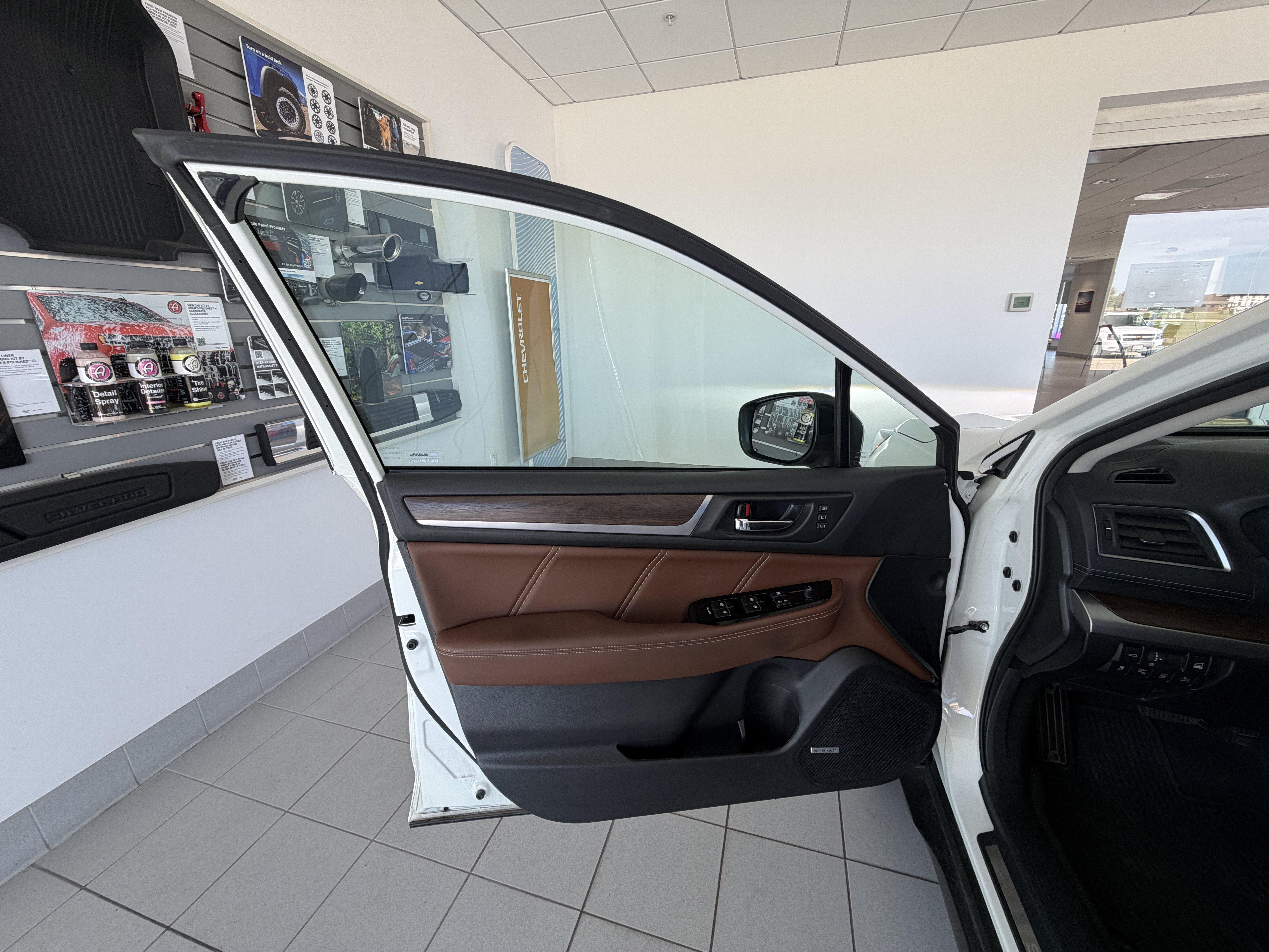 Used 2018 Subaru Outback 2.5i Touring AWD/4WD image 10