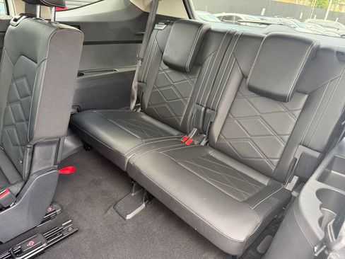 Used 2025 Volkswagen Atlas SE FWD image 34