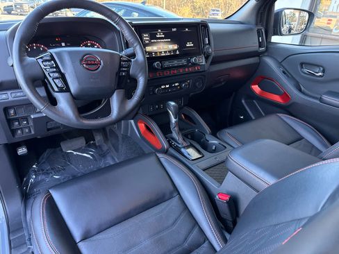 Used 2025 Nissan Frontier PRO-4X w/ Pro Premium Package image 19