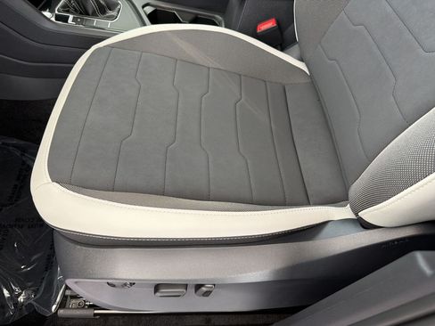 New 2026 Volkswagen Taos SE FWD image 14