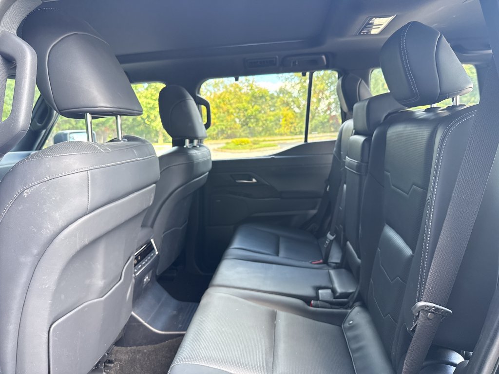 Used 2024 Lexus GX 550 w/ Accessory Package (31) AWD/4WD image 11