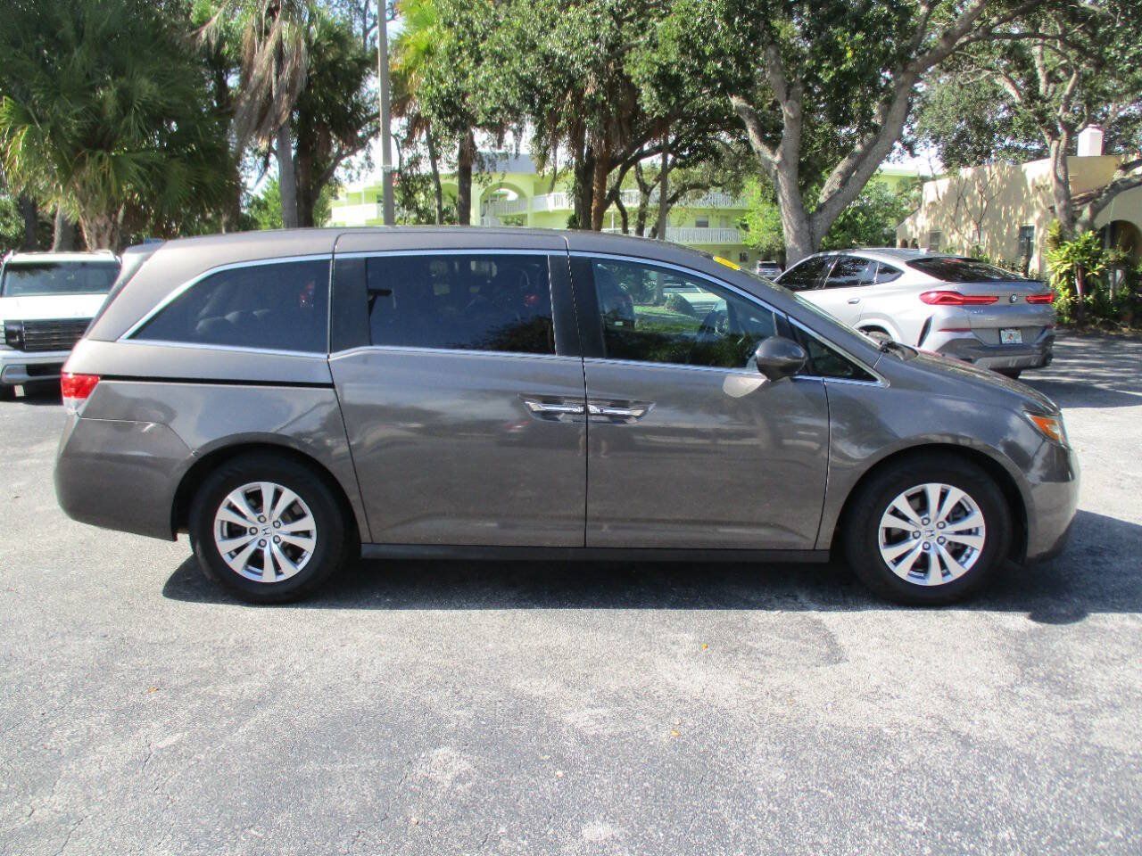 Used 2017 Honda Odyssey EX image 3